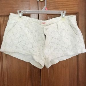 Low rise crochet off-white shorts